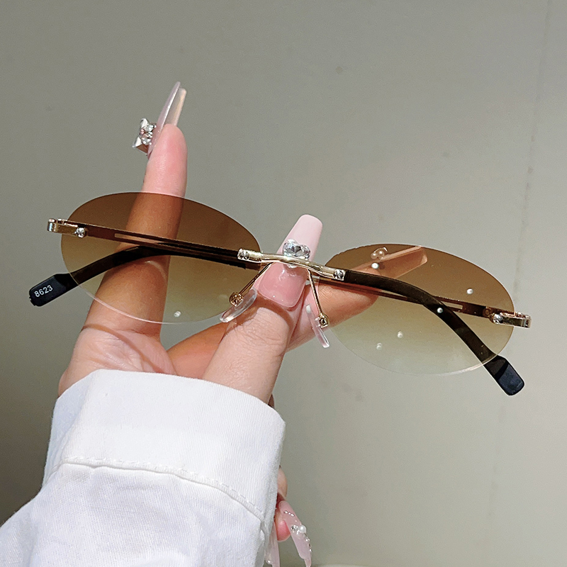Occhiali da sole ovali senza m - Designer Sunglasses recensione e prezzo